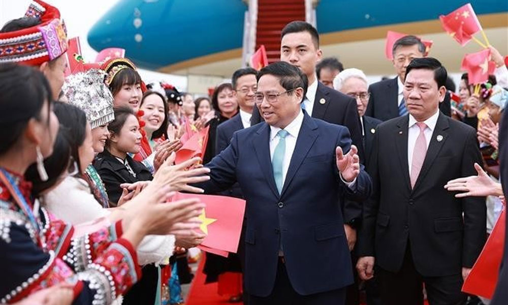 PM arrives in Kunming, beginning activities in China